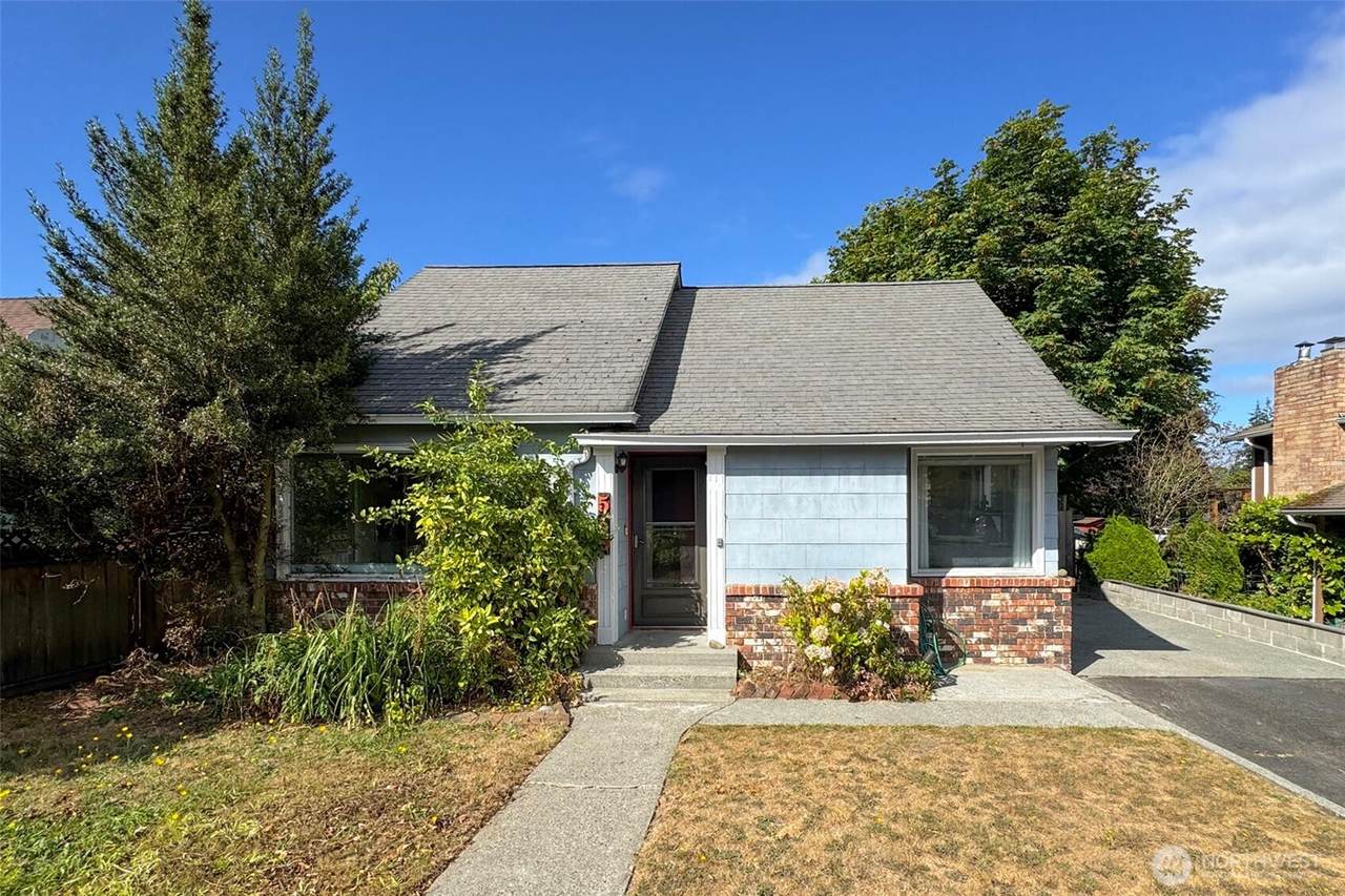 519 15th Street - Photo 1