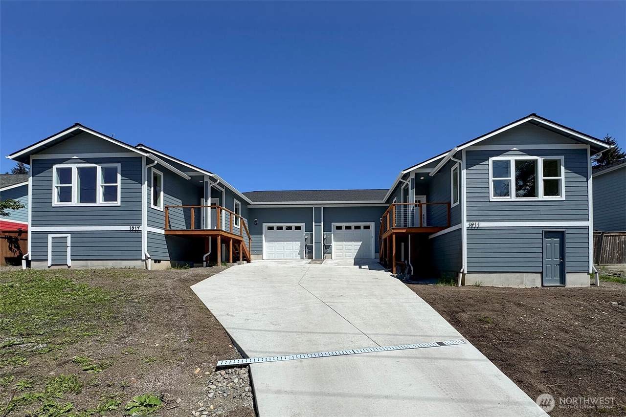 1917 10th Street - Photo 1