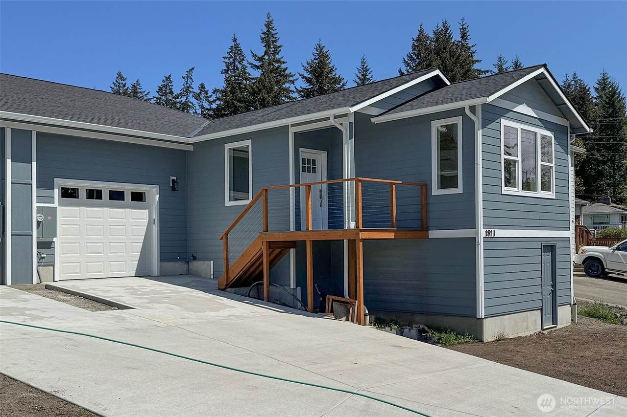 1911 10th St - Photo 1