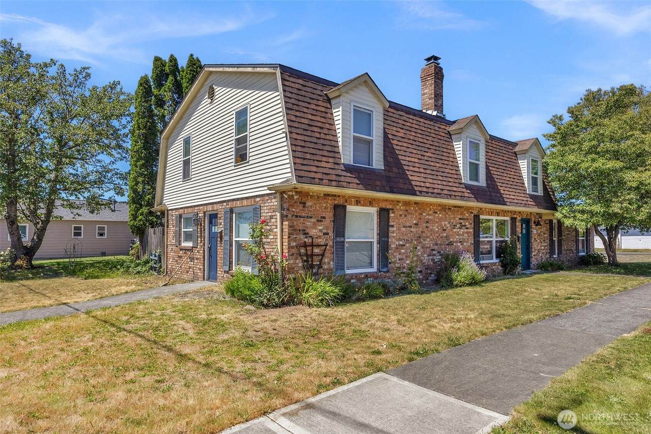 1527 8th Street - Photo 1