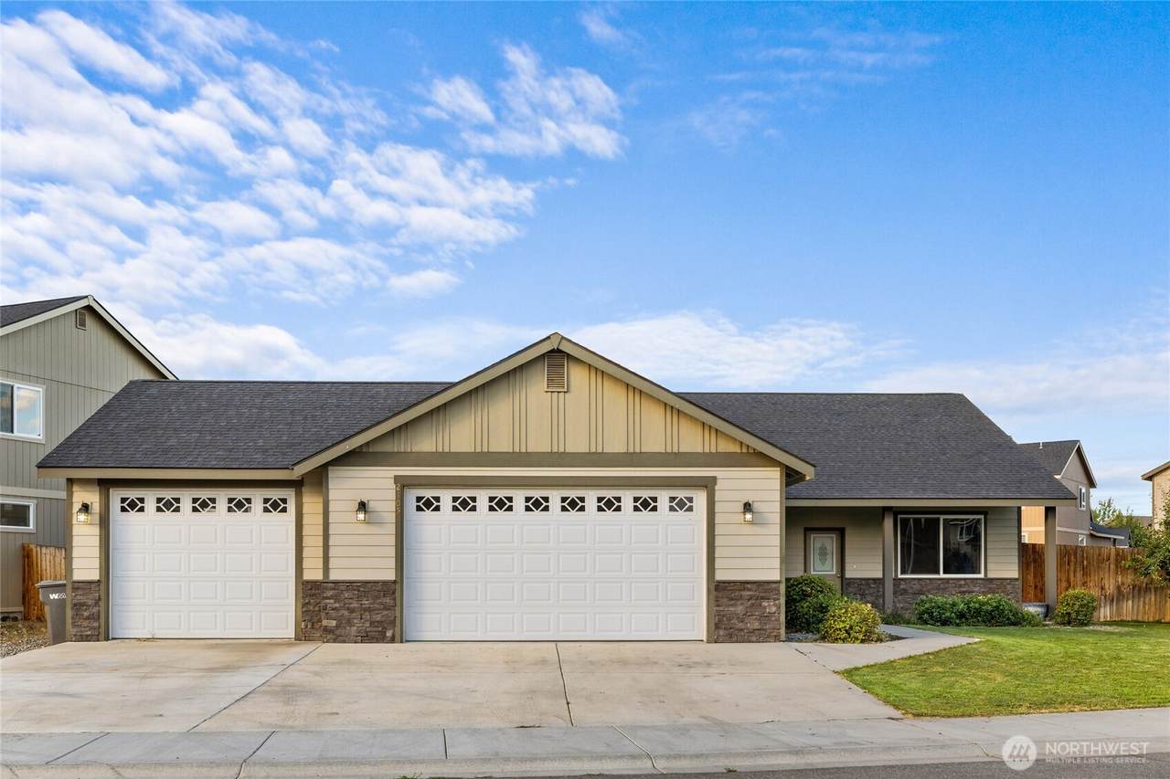 2105 Sunnyview - Photo 1