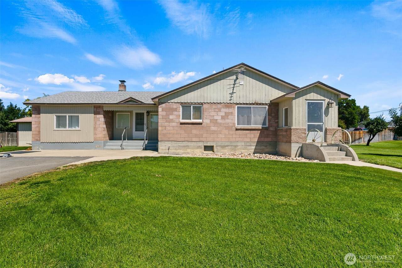 2813 Airport Road - Photo 1