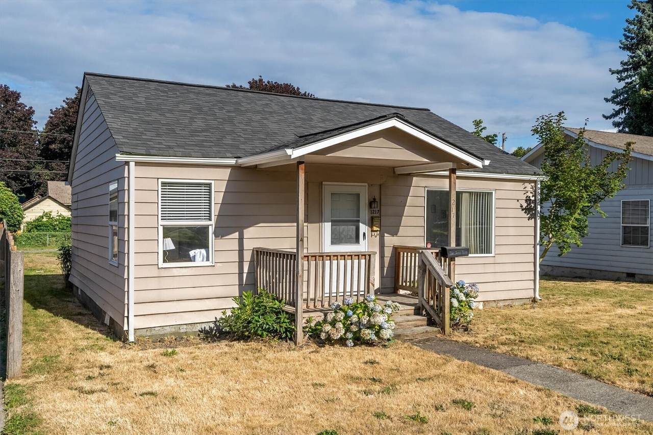 1217 7th Avenue - Photo 1