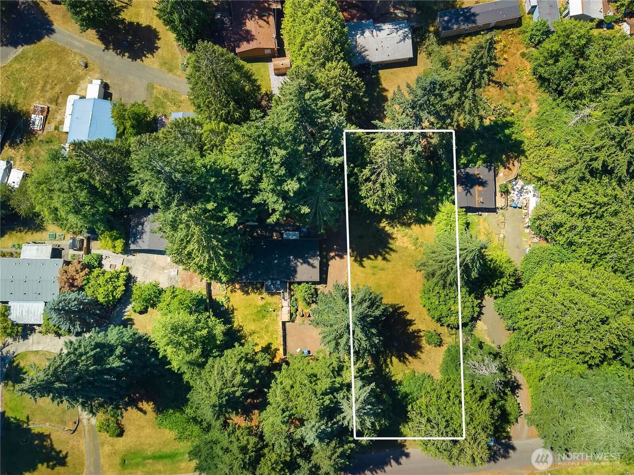 471 Lakeshore Dr W - Photo 1
