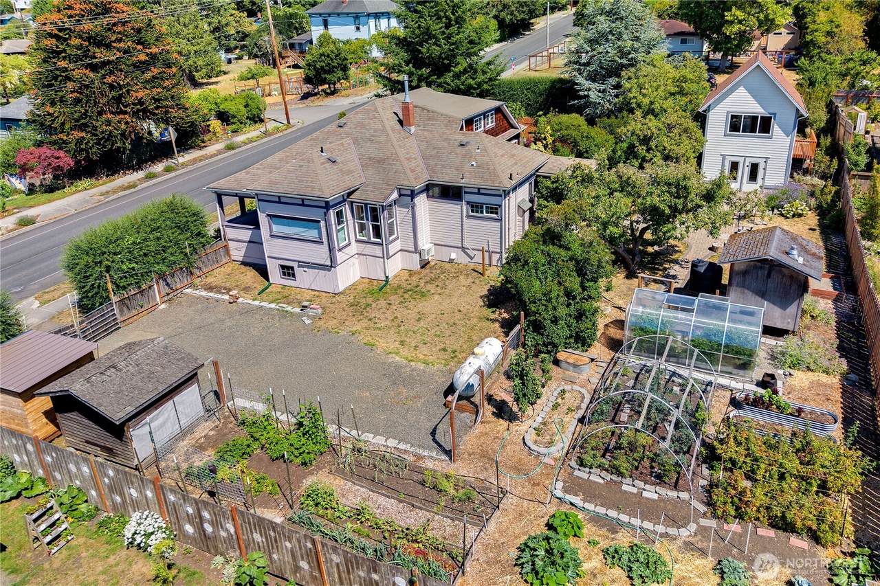 611 Rose Street - Photo 1