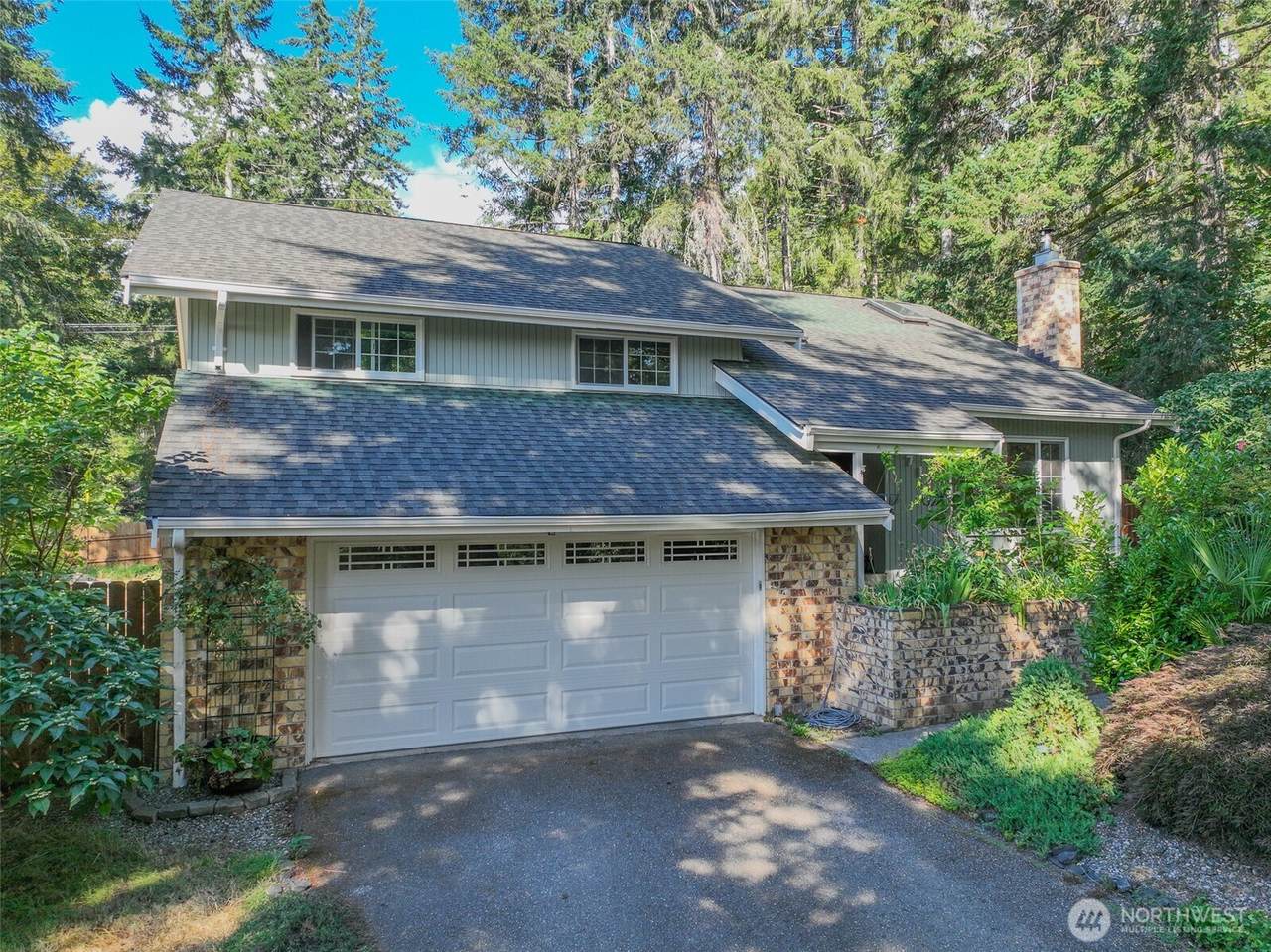 71 NE Rainier Place - Photo 1