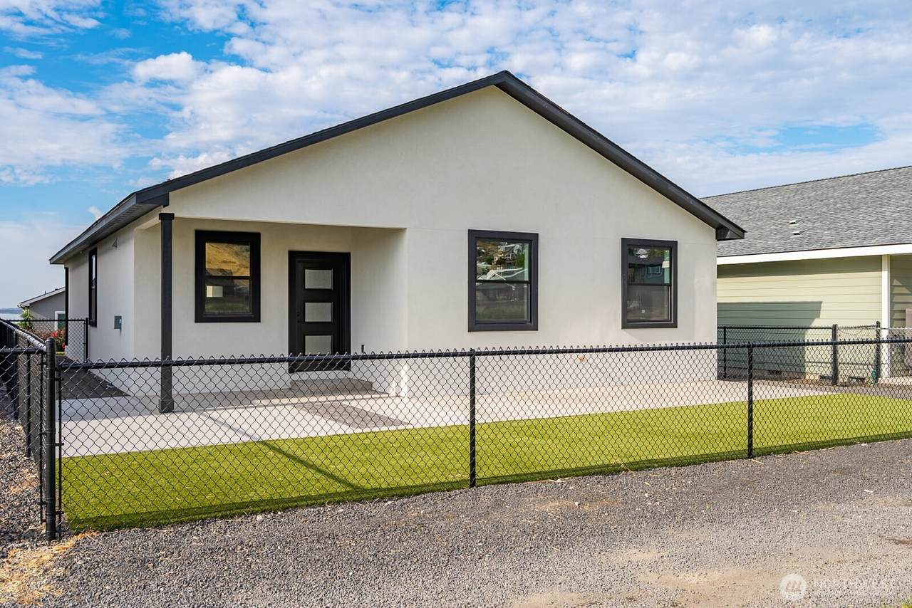 6651 Clubhouse Drive - Photo 1