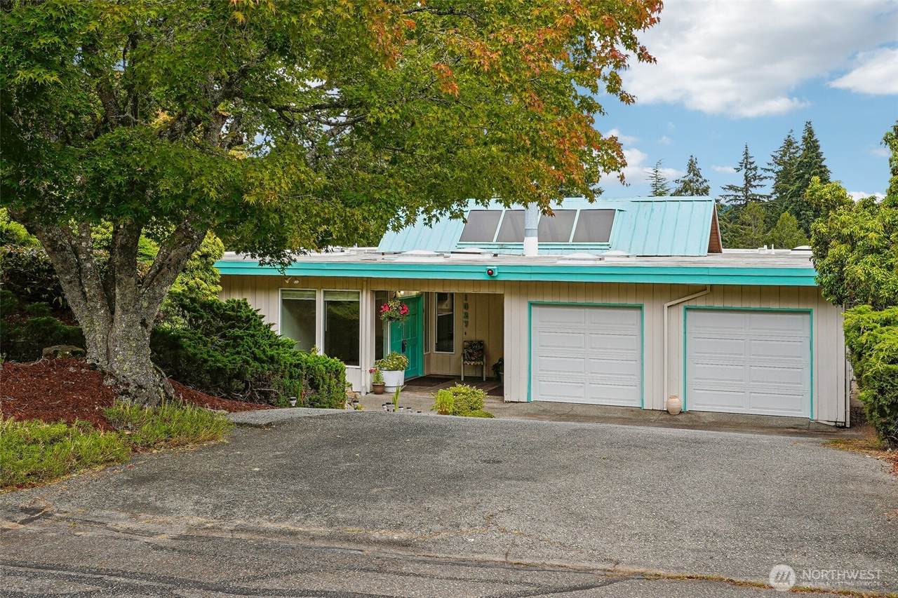 1027 Crestwood Lane - Photo 1