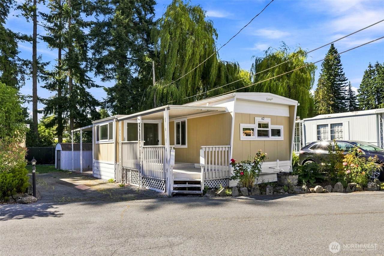 18501 52nd Avenue - Photo 1