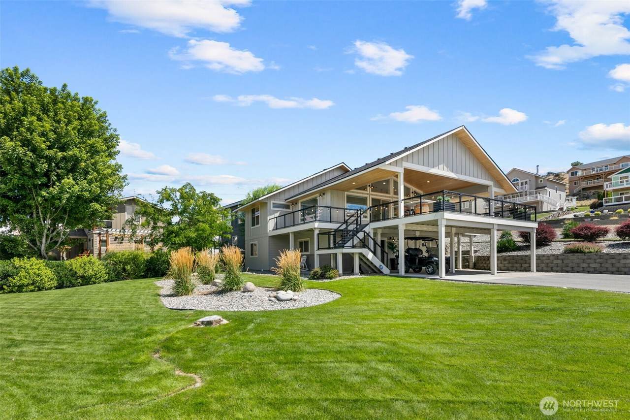 365 Beach Drive - Photo 1