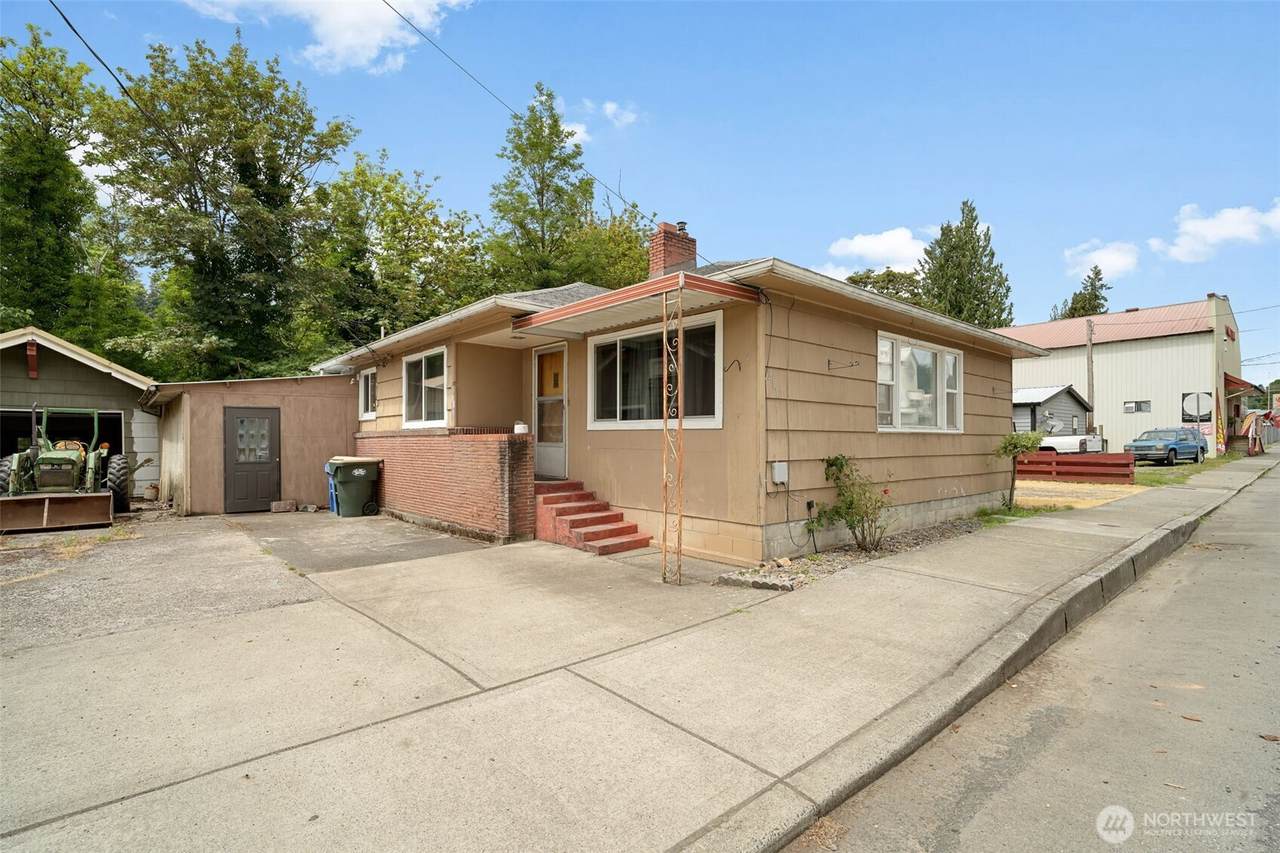 211 Kerron Avenue - Photo 1