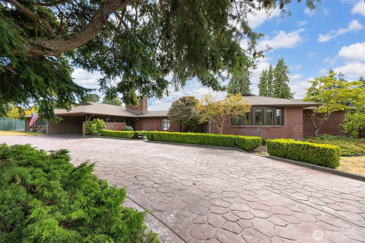 204 Hawthorn Road - Photo 1