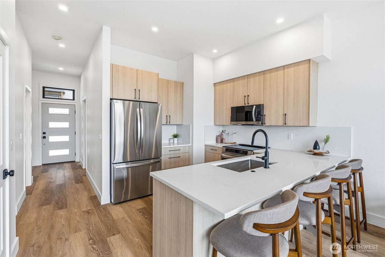 https://bt-photos.global.ssl.fastly.net/nwmls/1280_boomver_1_2561911-1.jpg