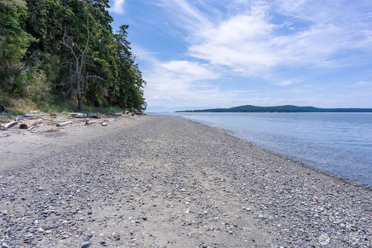 1602 Channel Road - Photo 1