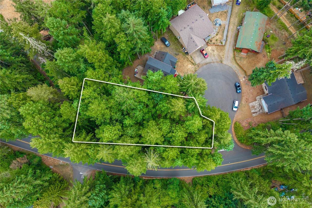 18236 Blue Hills Drive - Photo 1