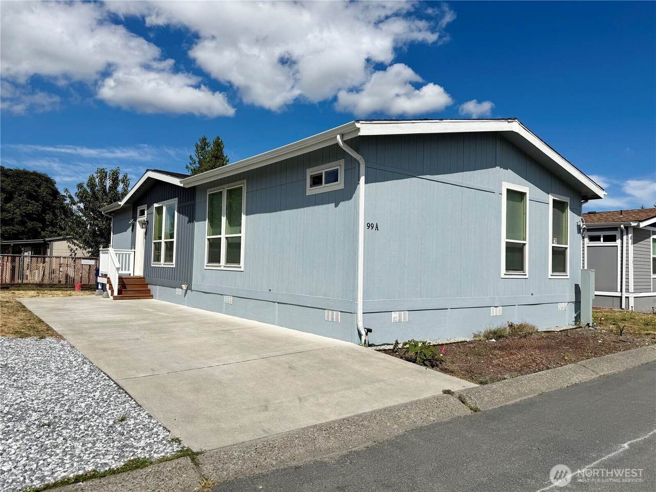 607 37th Street - Photo 1