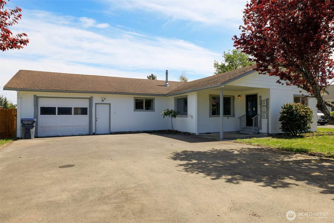 310 Melbourne Street - Photo 1