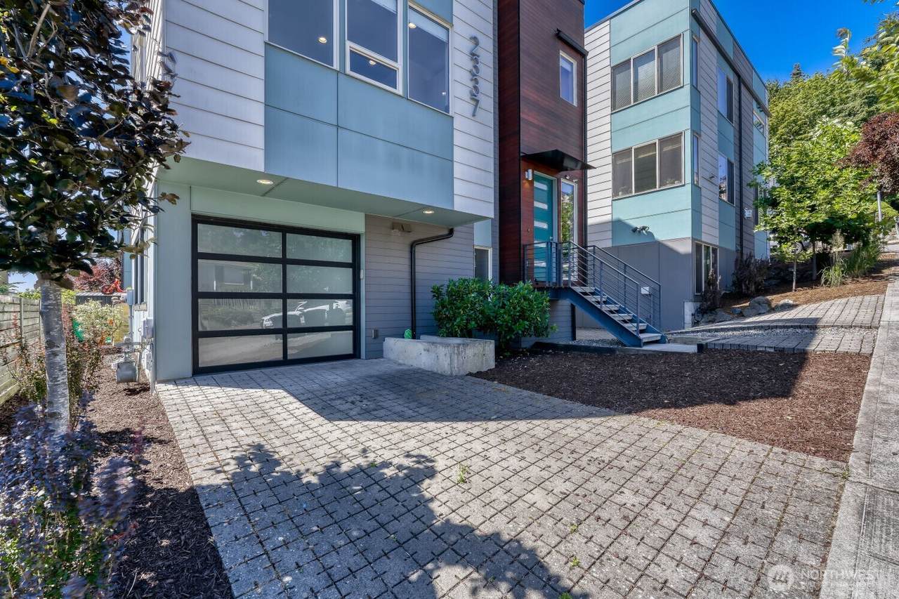2337 Plymouth Street - Photo 1