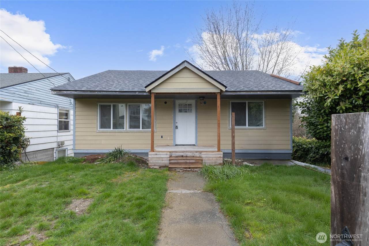 5752 NE 62nd Street - Photo 1