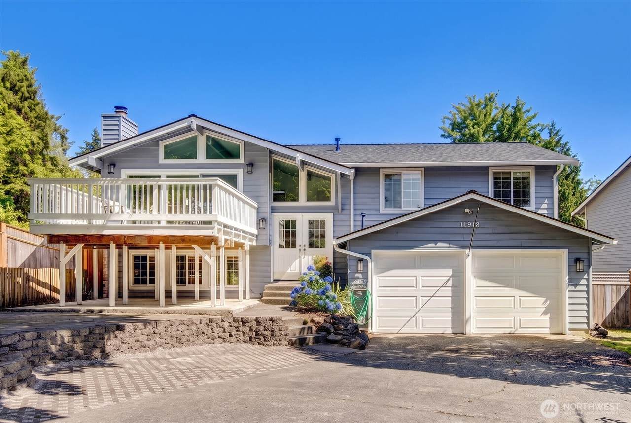 11918 159th Street - Photo 1