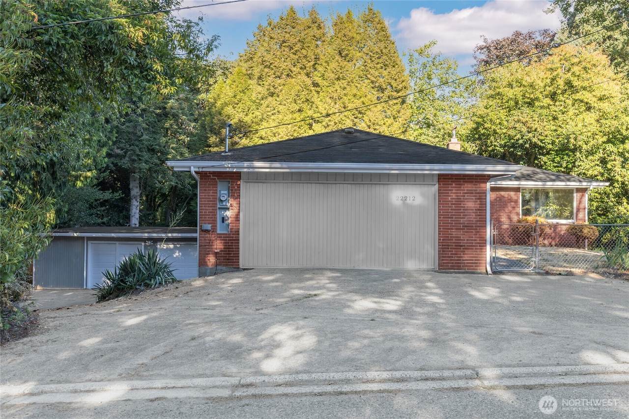 22212 105th Avenue - Photo 1