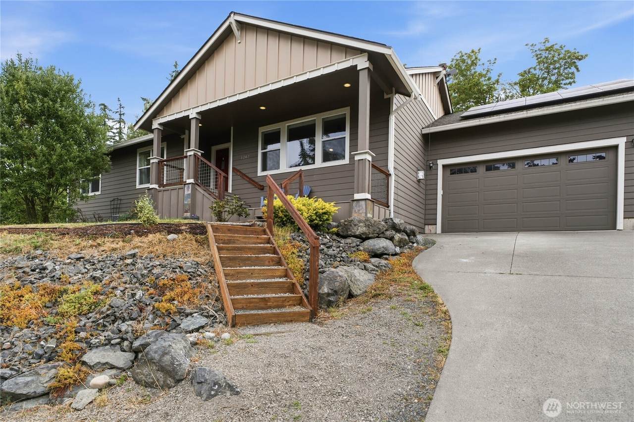 1207 34th Street - Photo 1