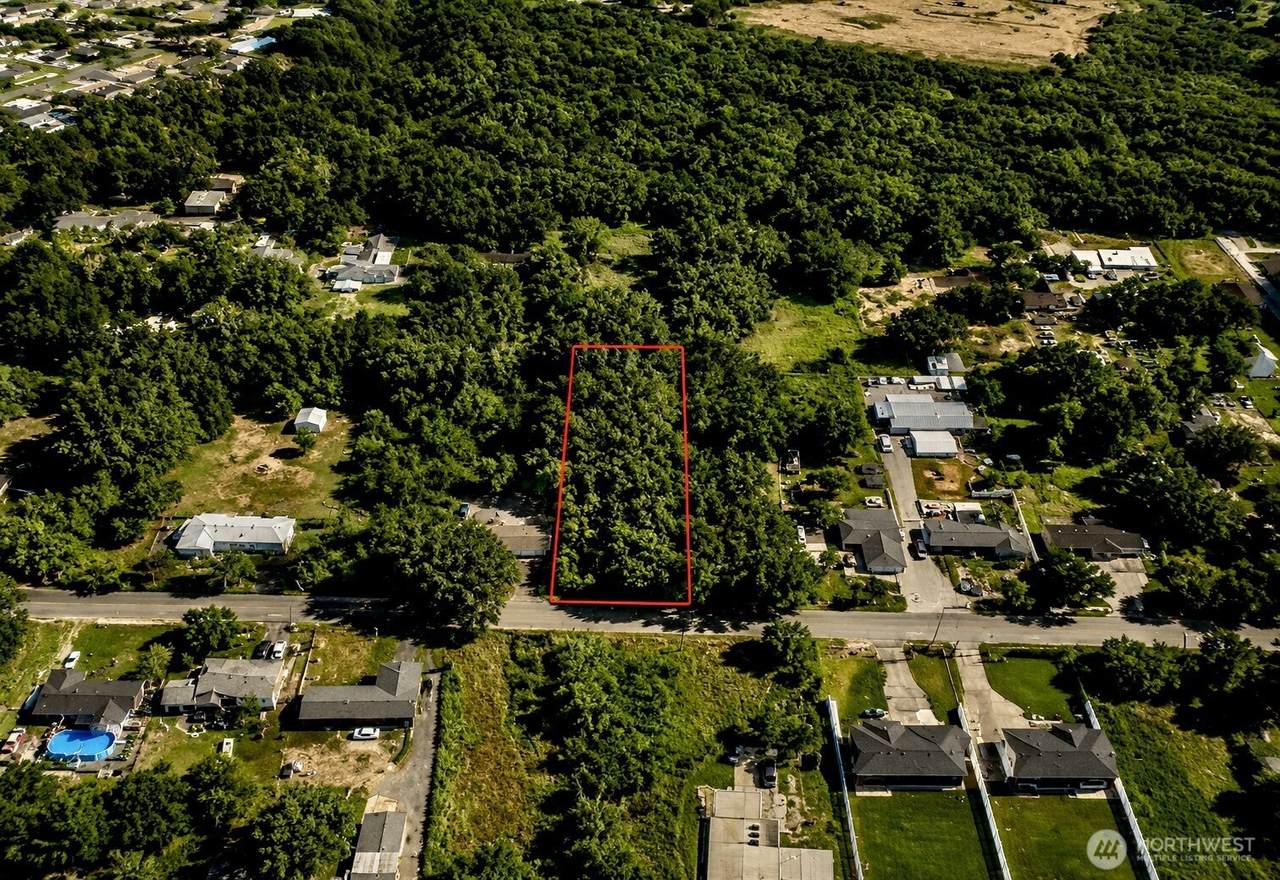 17423 142nd Street - Photo 1