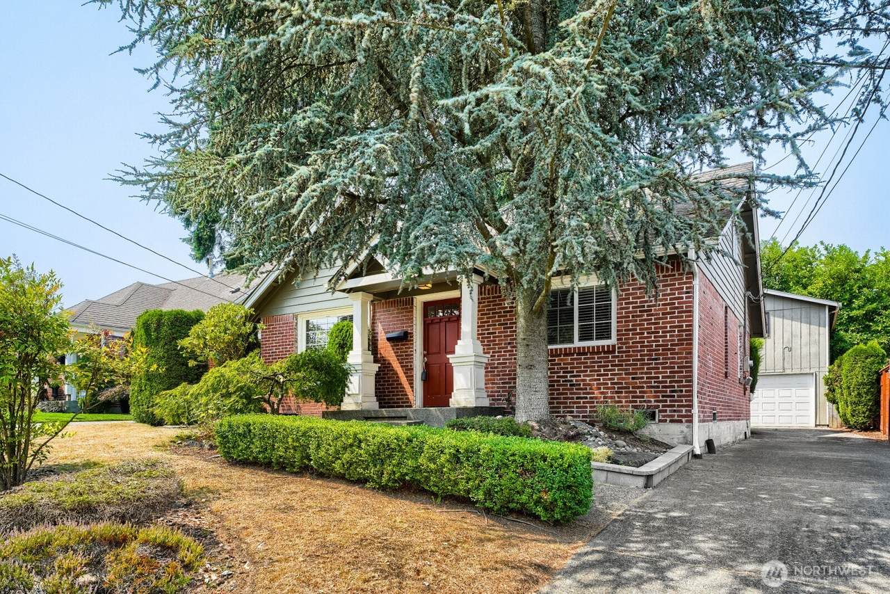 218 Summit Avenue - Photo 1