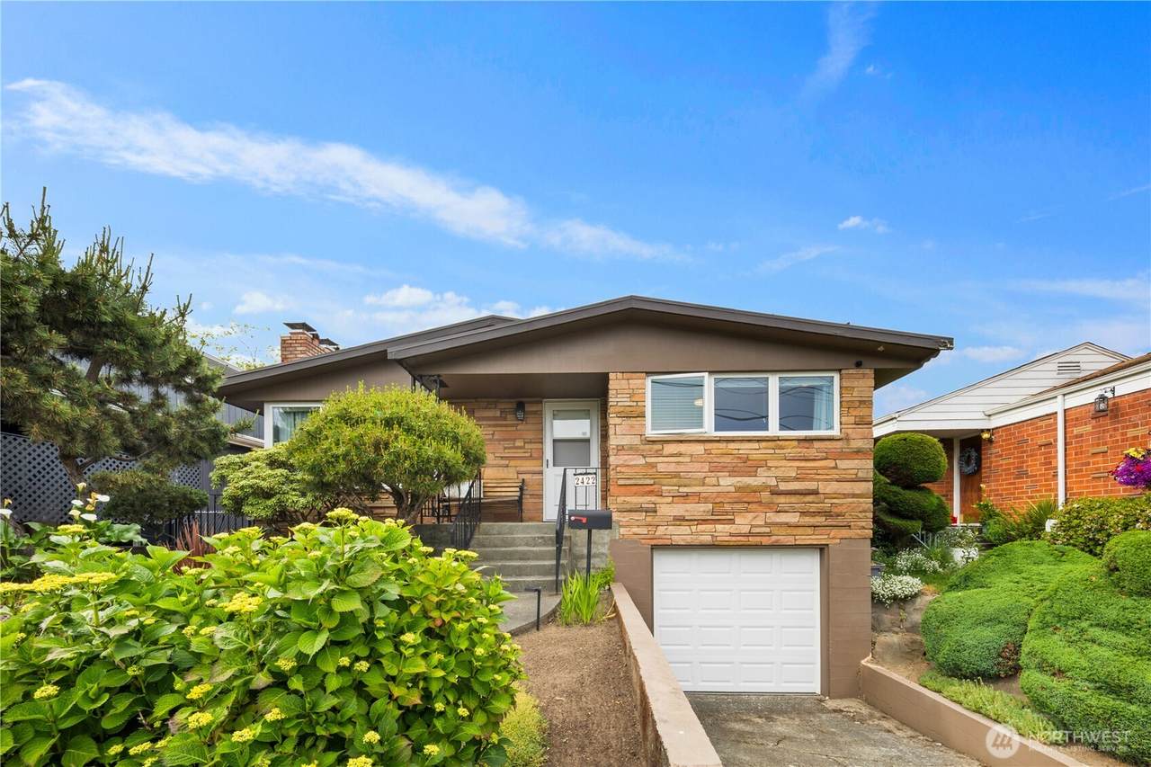 2422 Lynn Street - Photo 1