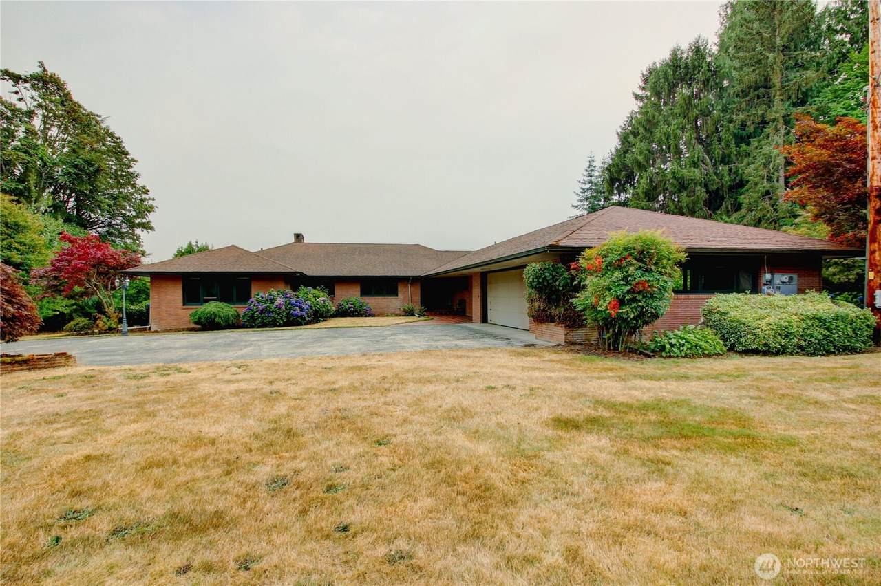 916 Township Street - Photo 1