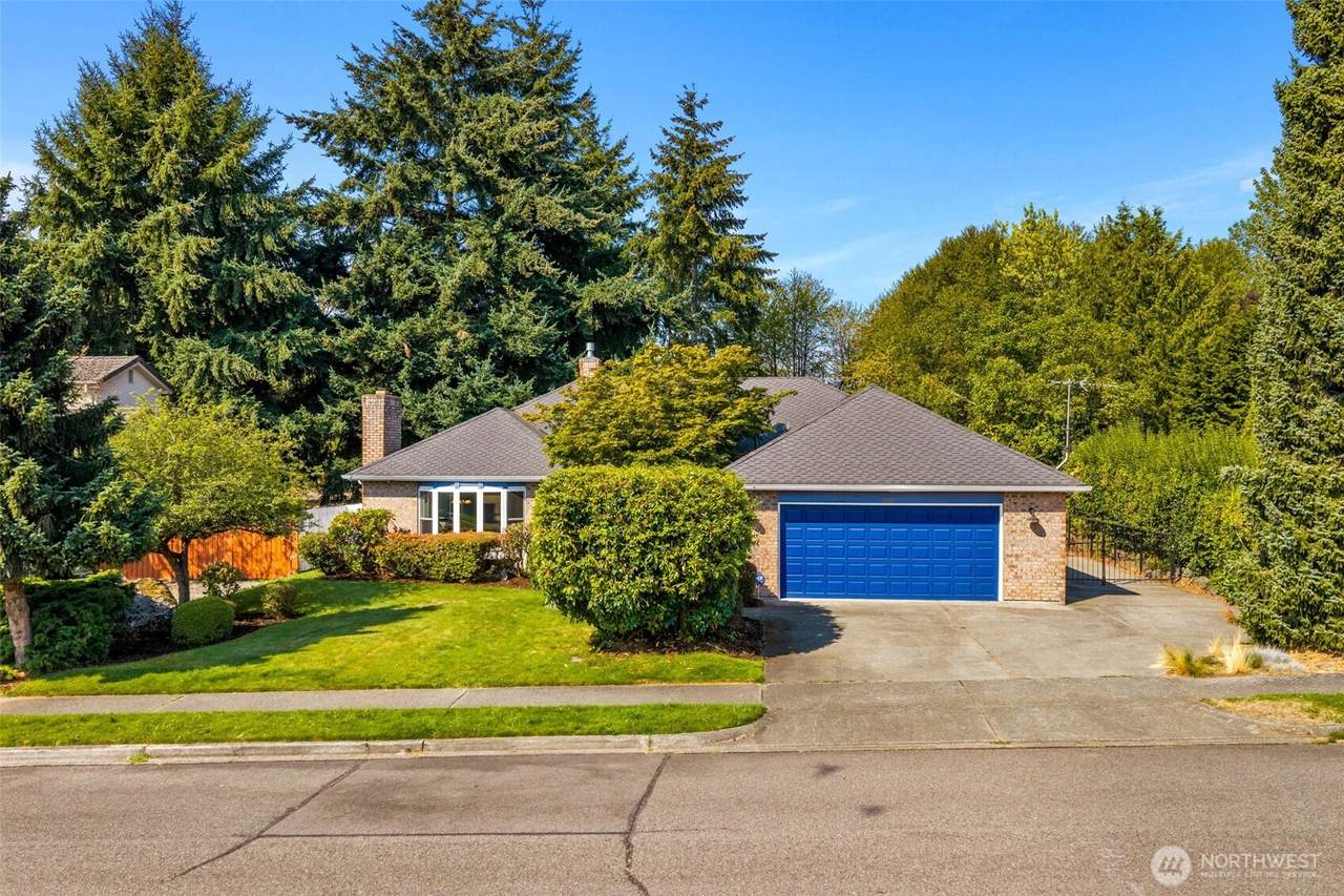 3902 Larchmont Avenue - Photo 1