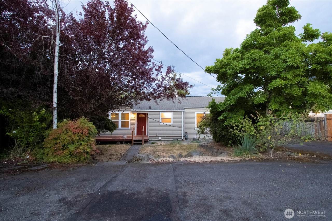 11634 25th Avenue - Photo 1