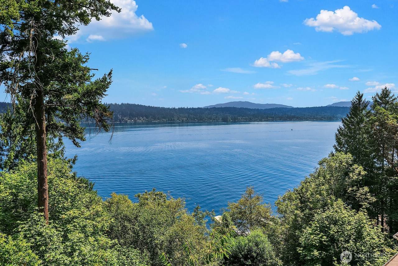 1464 Lake Sammamish Parkway - Photo 1