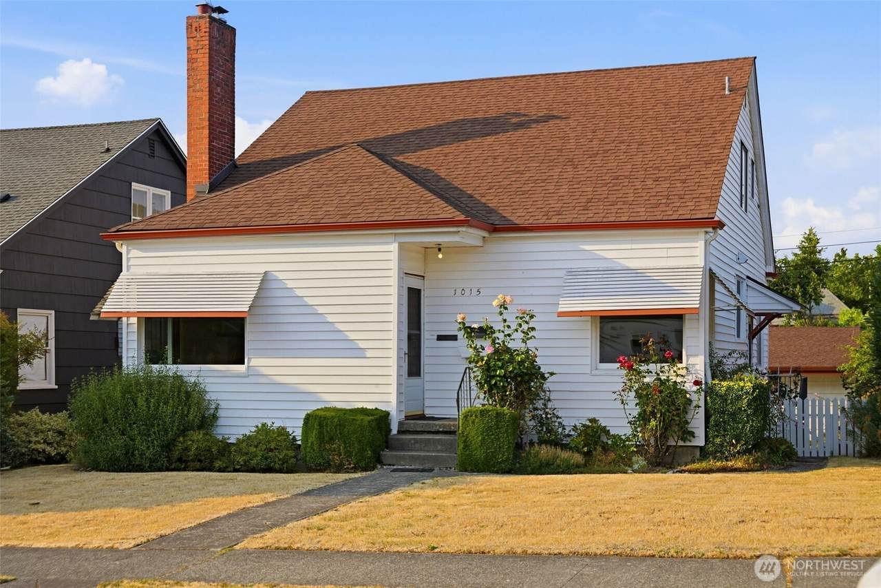 1015 Sheridan Avenue - Photo 1