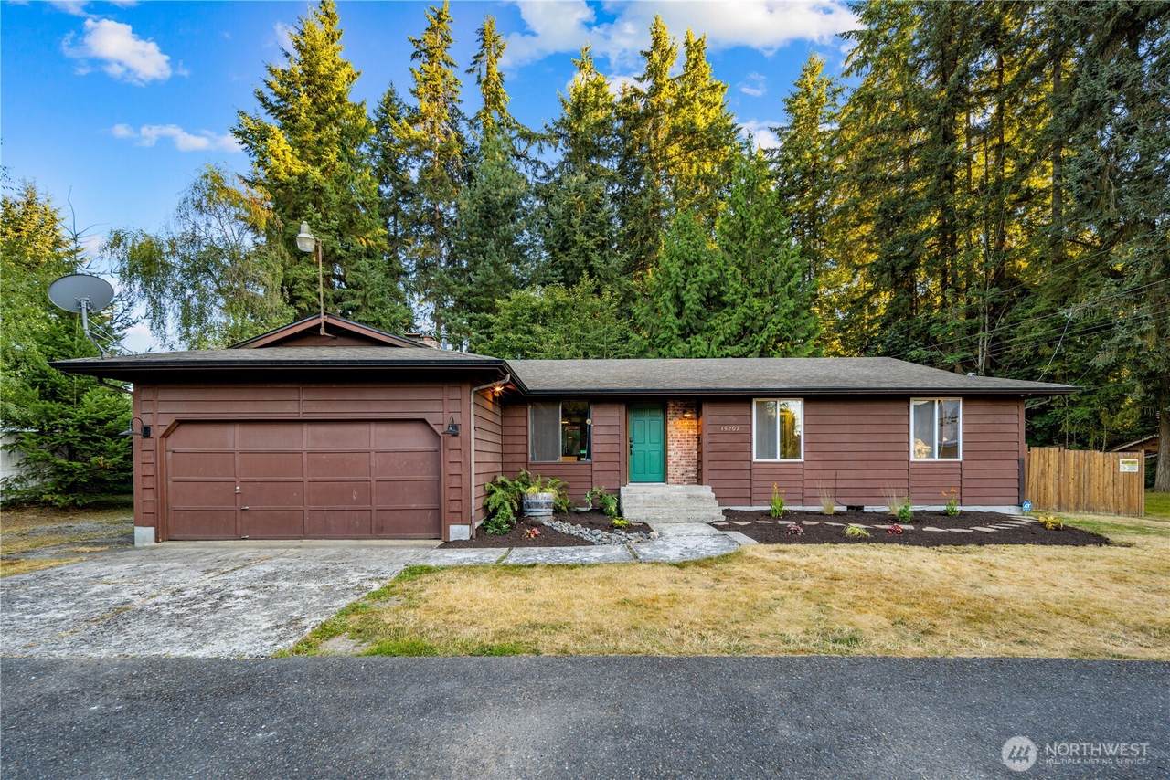 15207 94th Avenue - Photo 1