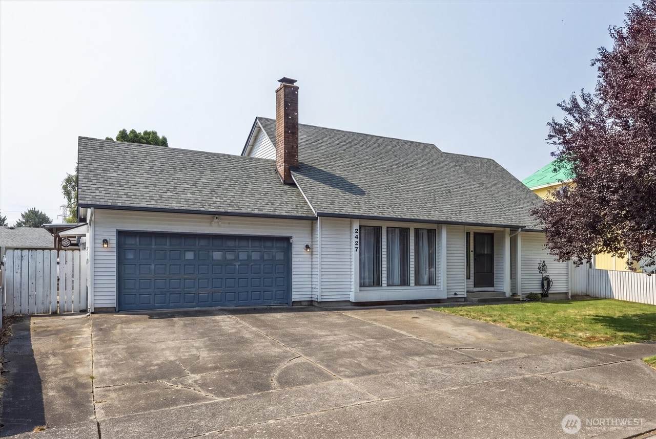 2427 Hickory Avenue - Photo 1