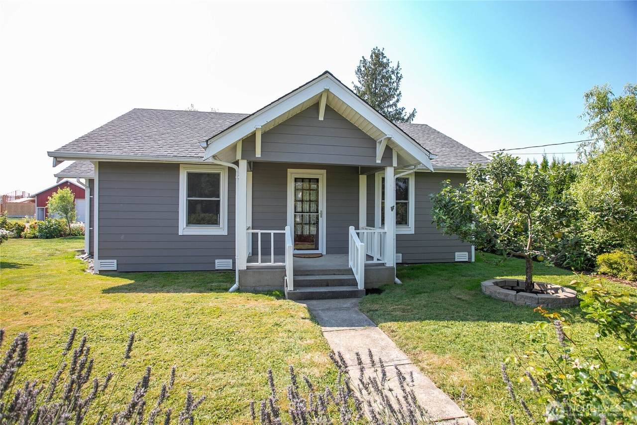 208 Mead Avenue - Photo 1
