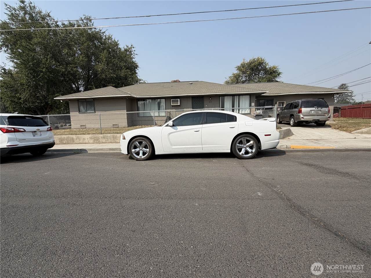 915 Se 4Th Ave - Photo 1
