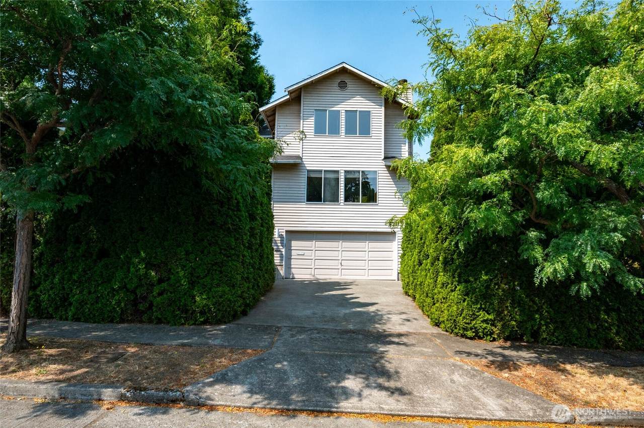 4407 30th Avenue - Photo 1