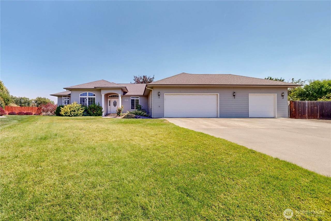 1916 Clover Court - Photo 1