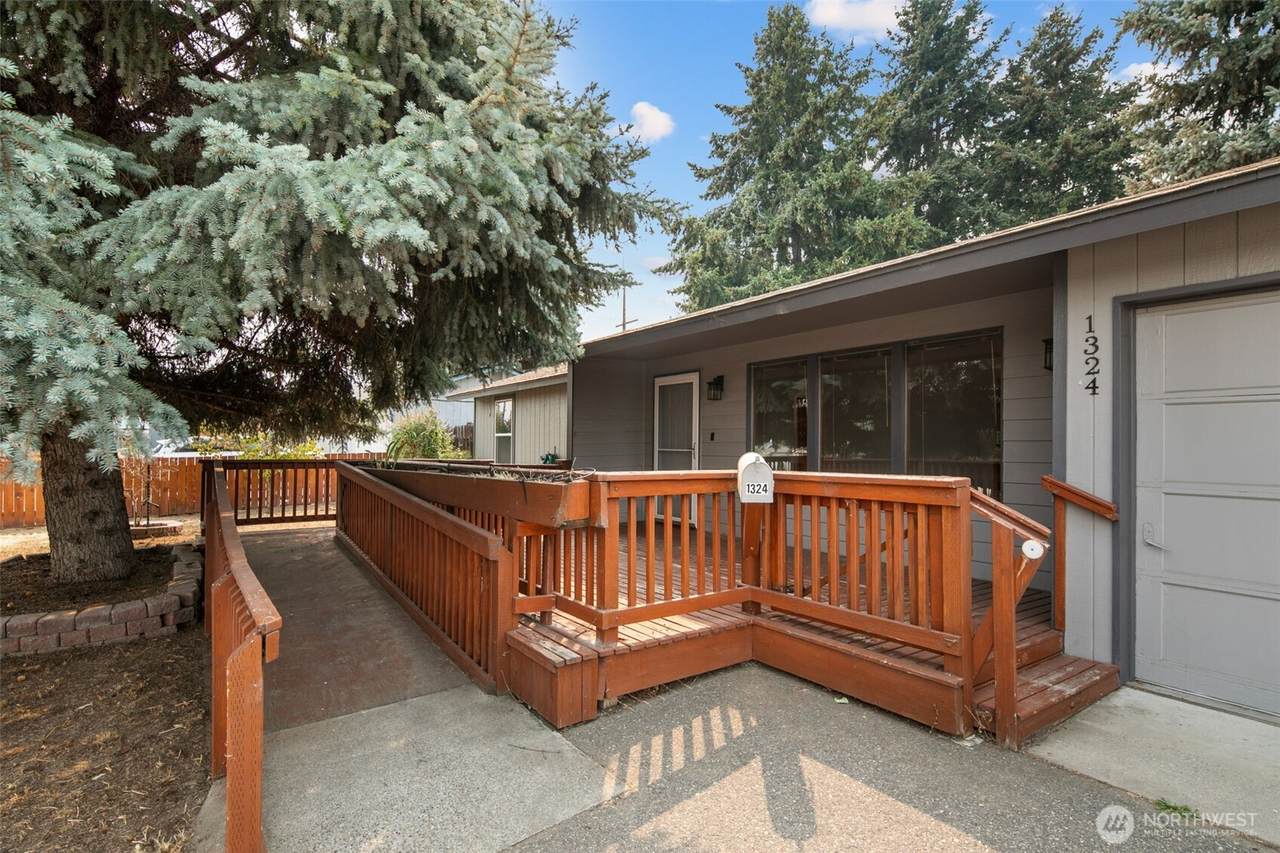 1324 Cascade Street - Photo 1