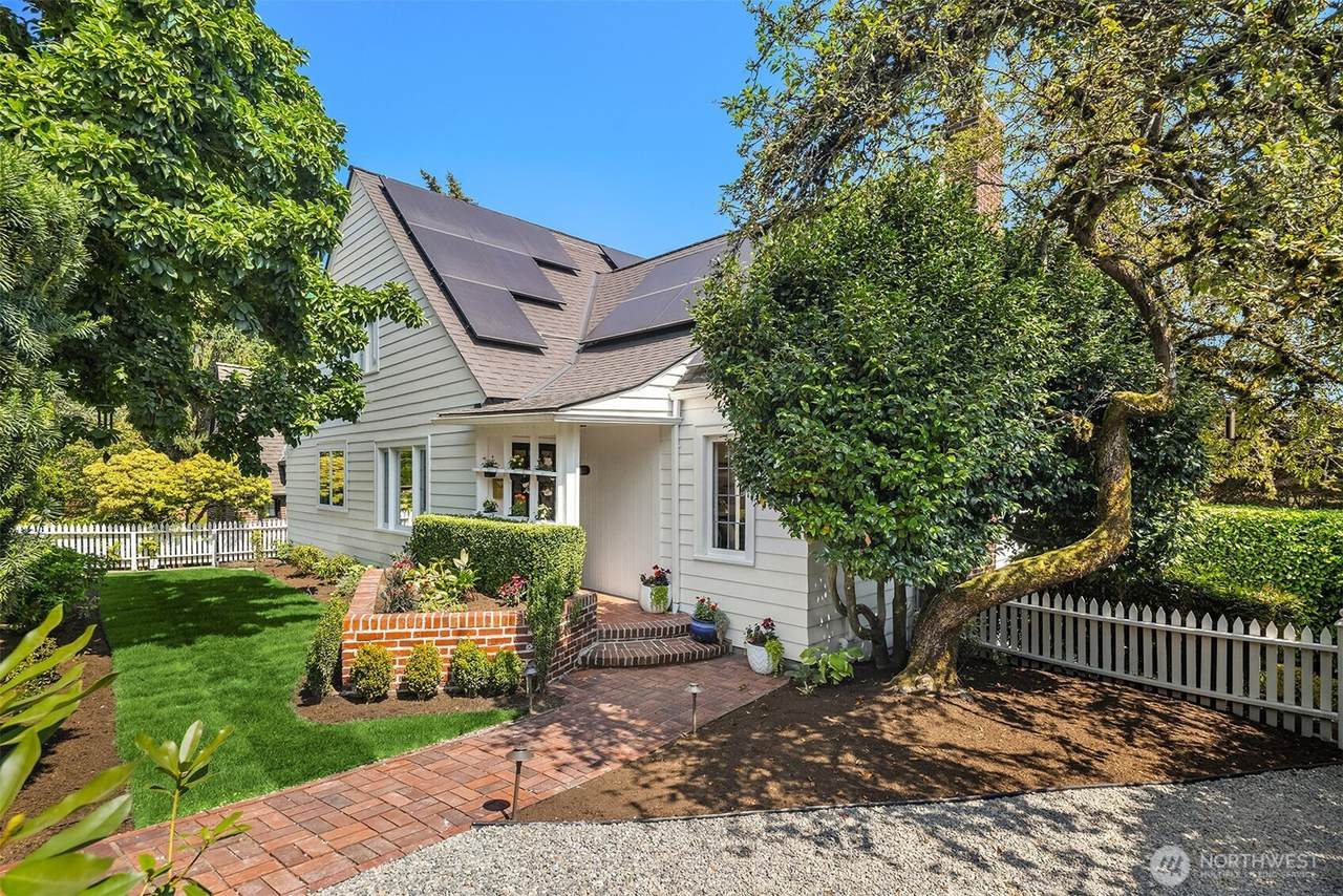 1502 39th Avenue - Photo 1