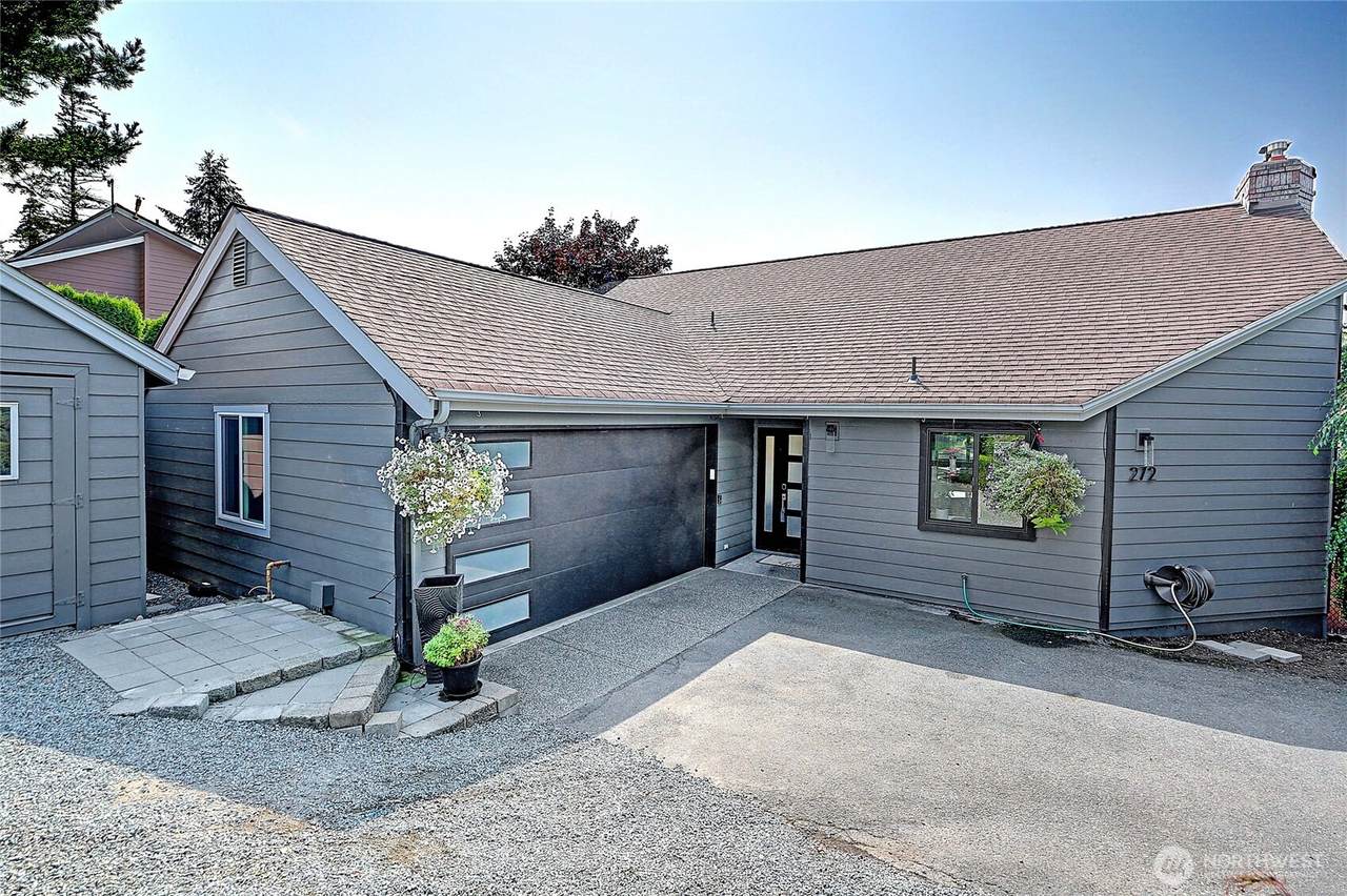 272 Loch Lane - Photo 1
