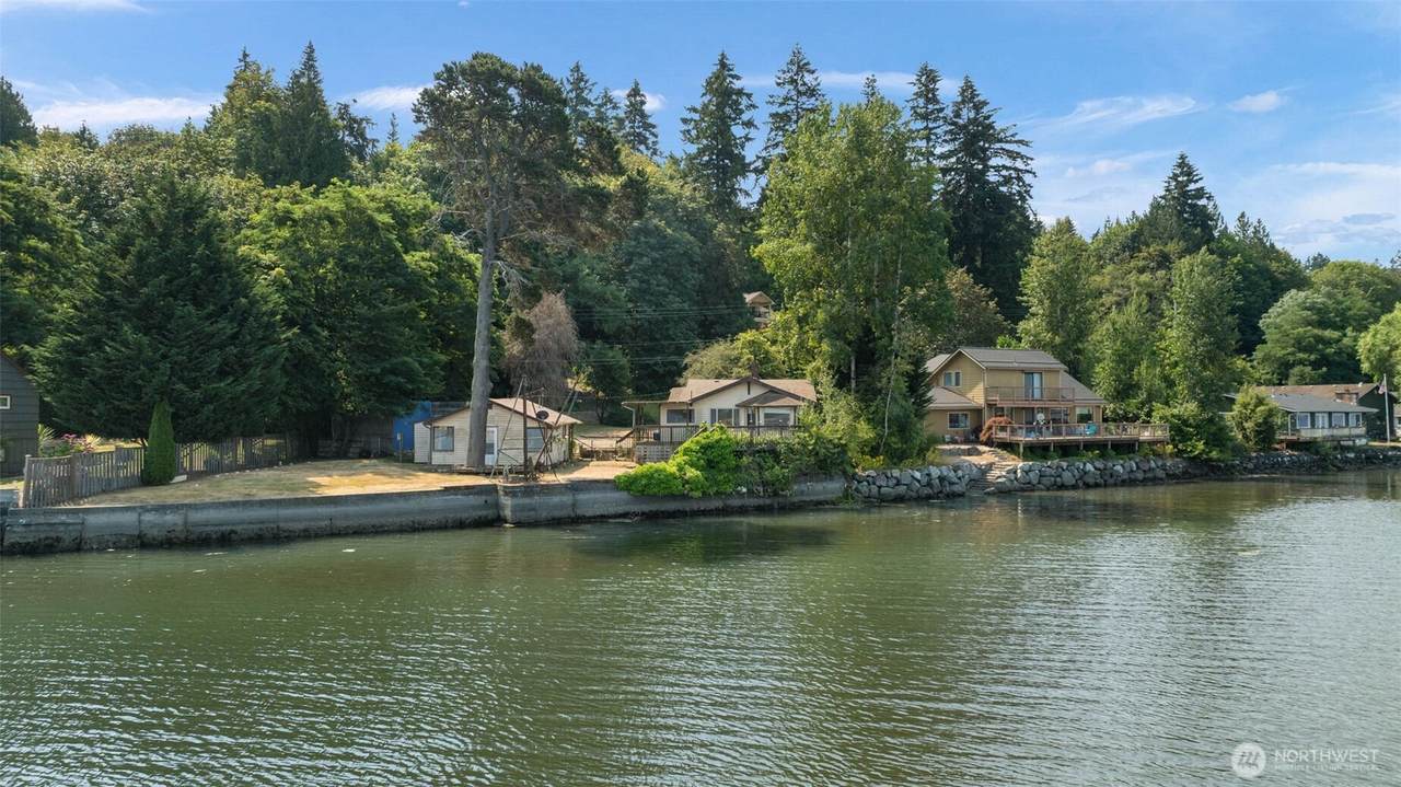 1747 Bay Street - Photo 1