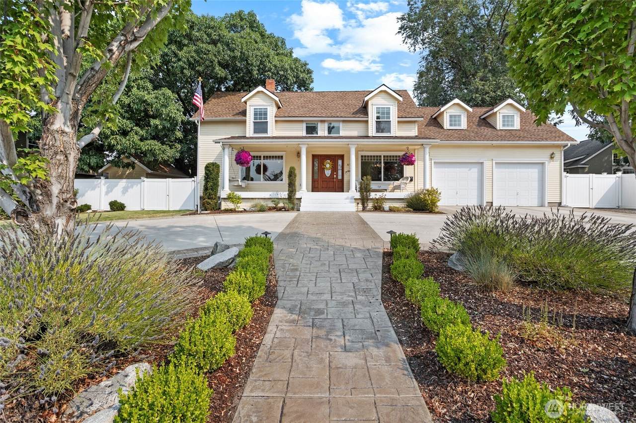 3703 Chestnut Avenue - Photo 1
