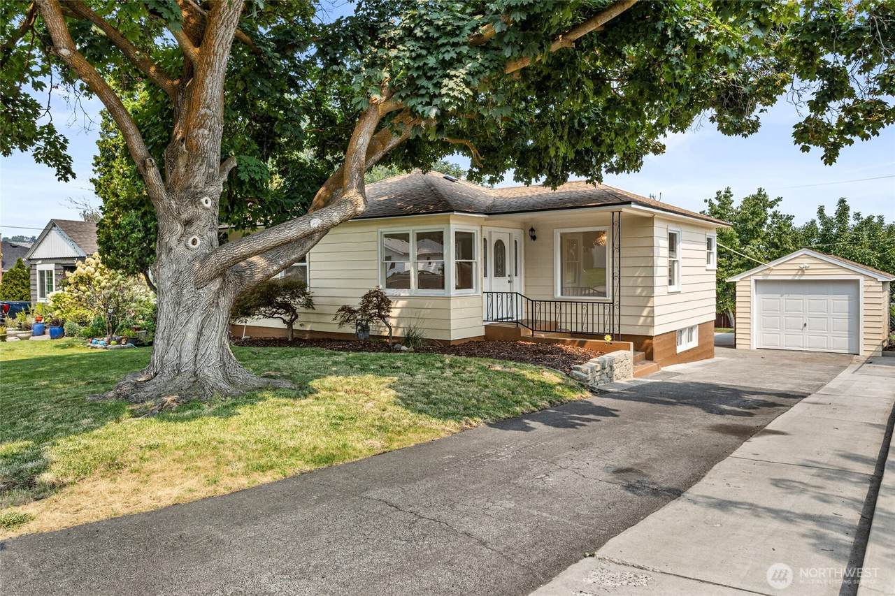 615 21st Avenue - Photo 1