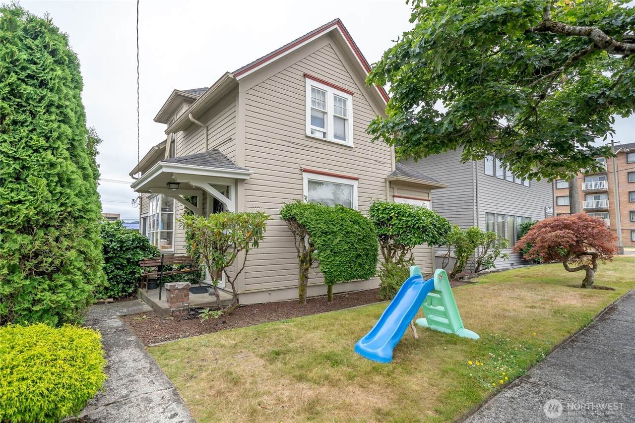105 2nd Street - Photo 1