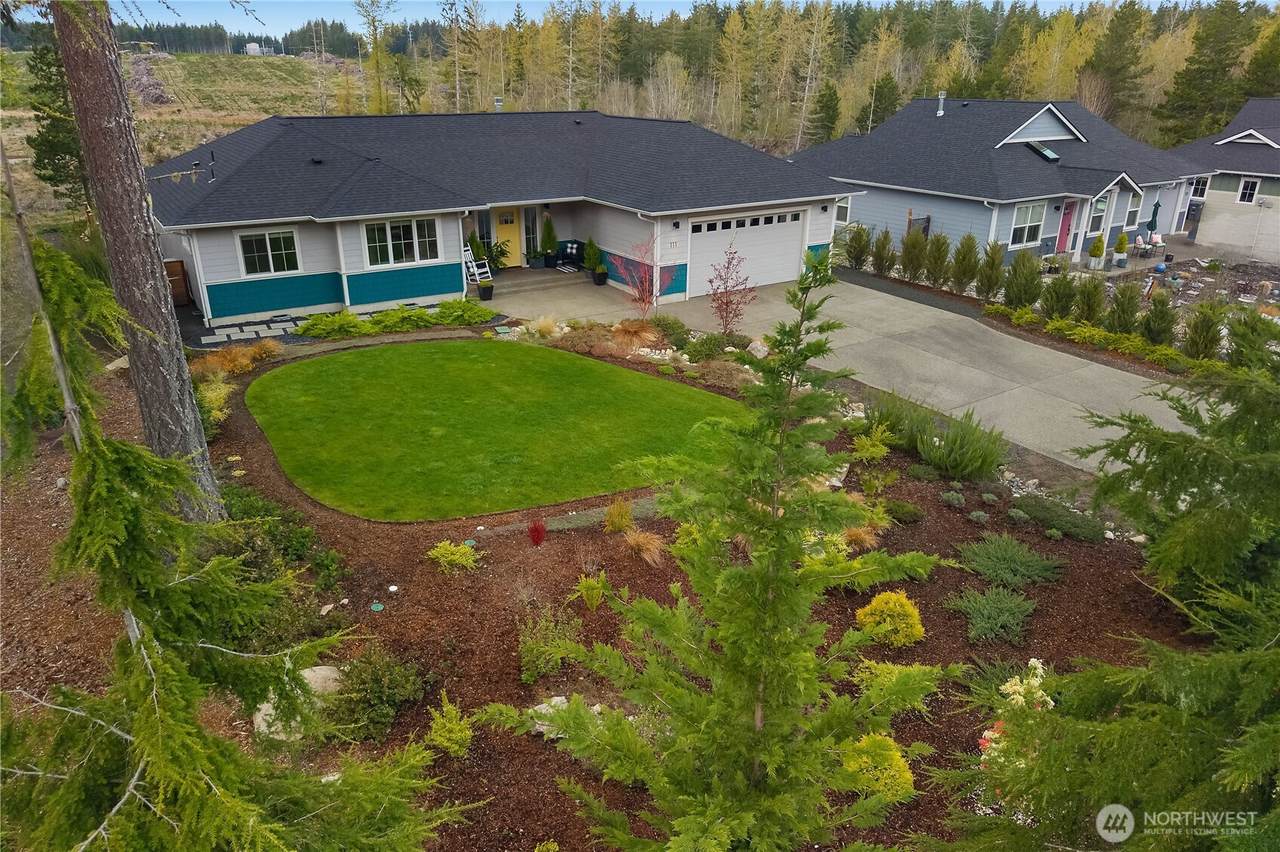111 Country Club Drive - Photo 1
