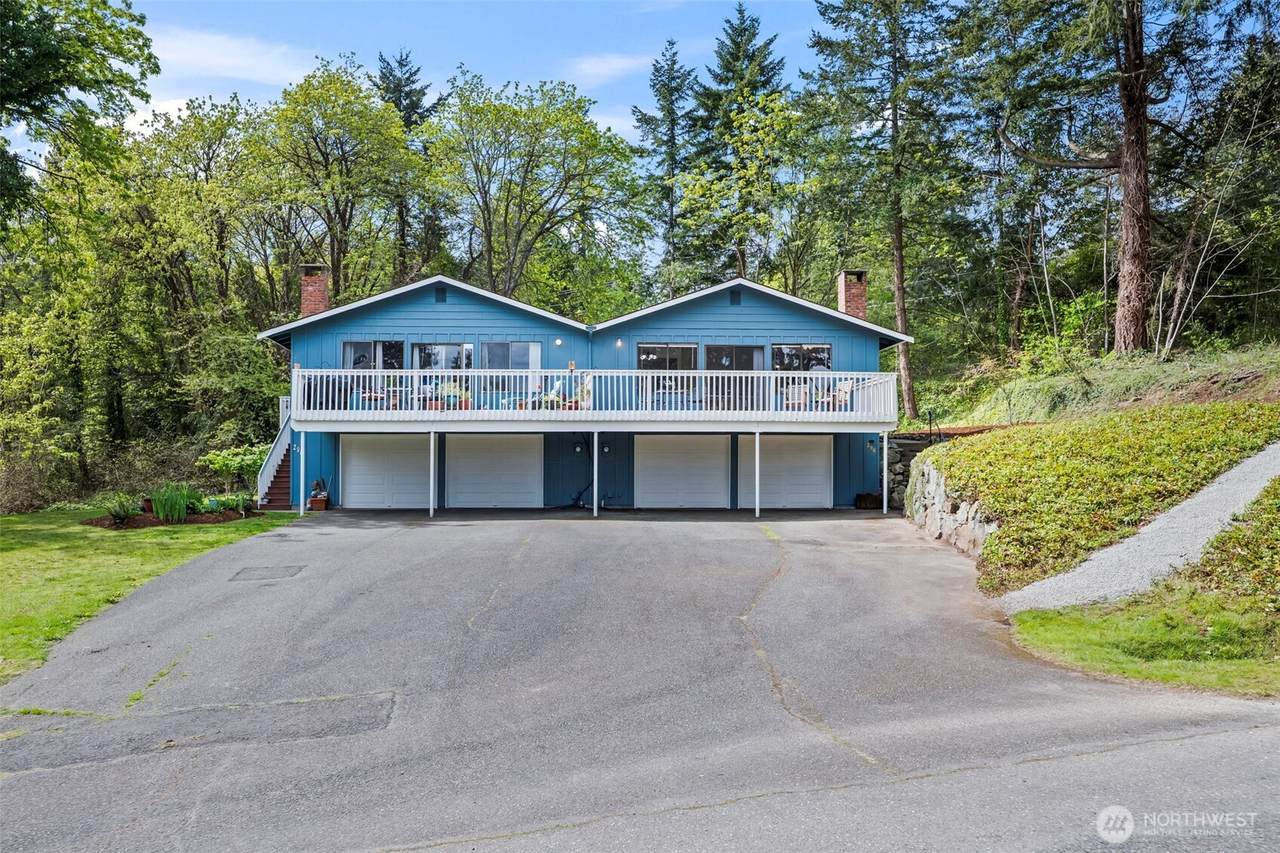 296 298 North Shore Boulevard - Photo 1
