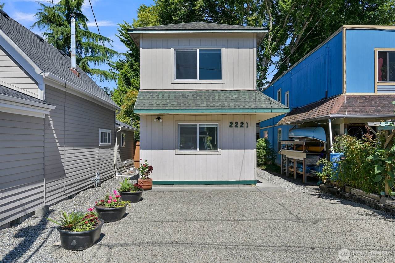 2221 Wilson Avenue - Photo 1